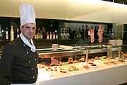 Köche der LSG Skychefs sorgen sich um die Gäste (Foto: Martin Schmitz)